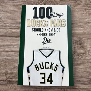 Paperback Book - 100 Things Bucks Fans Should Know & Do Before They Die